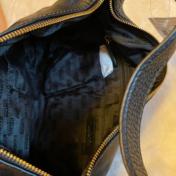 MK Fulton Patent Large Leather Shoulder Bag - Picture 4 of 6